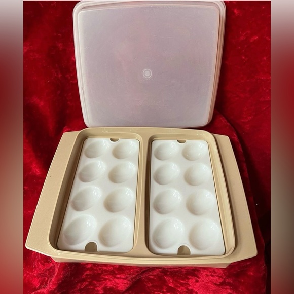 Vtg Tupperware Deviled Egg Carrier - Picture 1 of 3